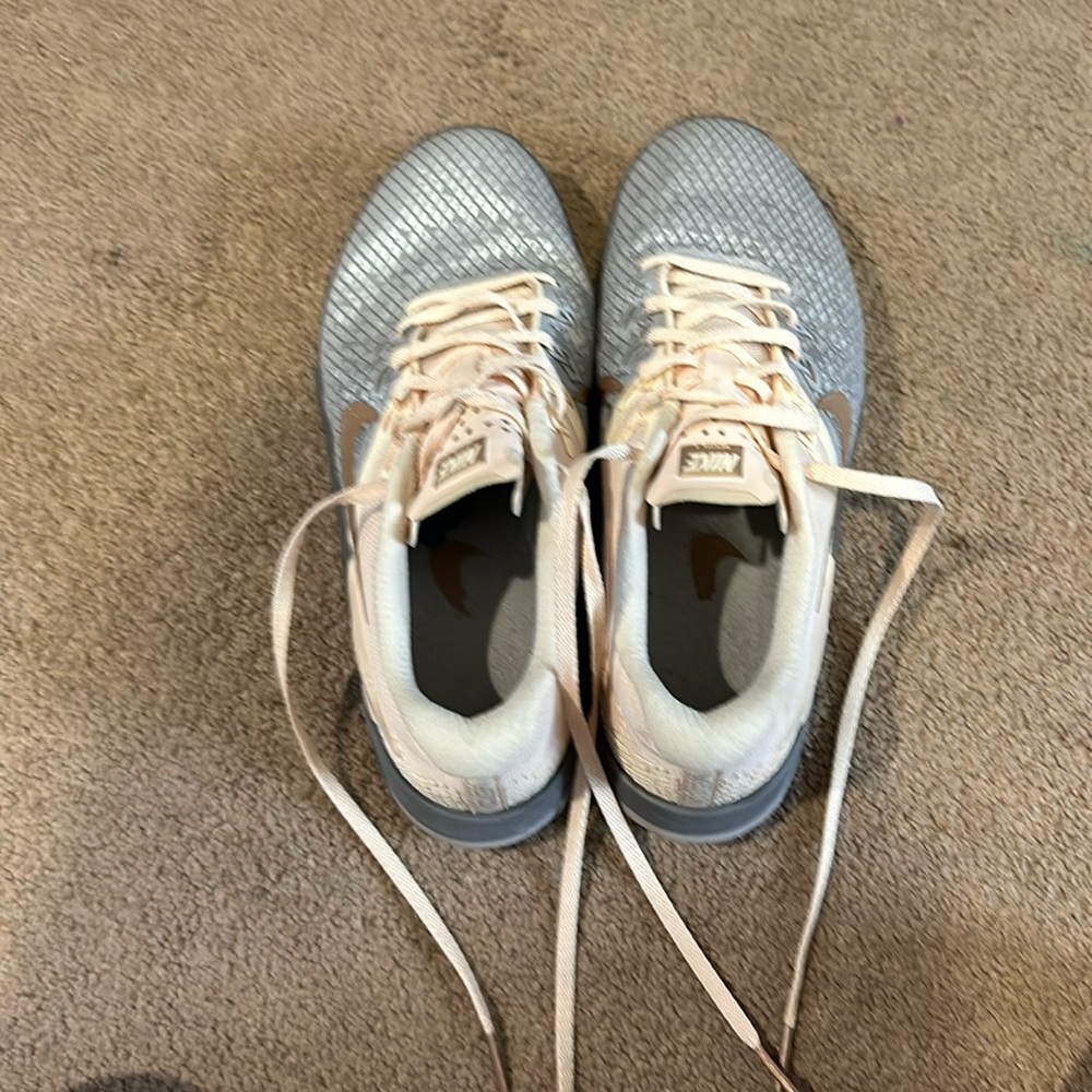 Nike women’s sneakers